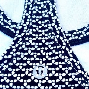 5 Lululemon Tanks/Tops - Black/Black & White/Grey - Size 8/Medium in exc cond.